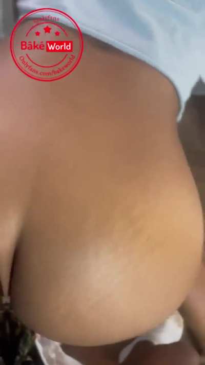 Phat booty bouncin between rounds n bake world 