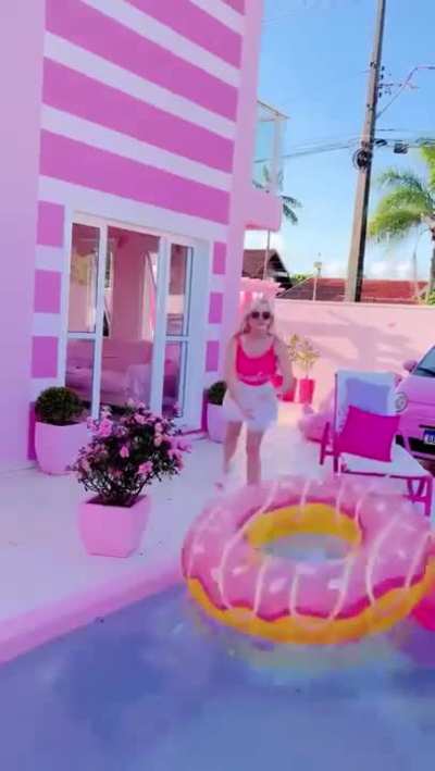 Bruna Barbie Reveals Real Barbie Pink Pool & Barbie House)