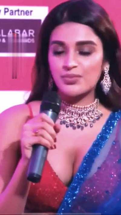 Today's (Yesterday to be precise I missed that 😓😓) Birthday Bitch Boobilicious Nidhhi Agerwal and she dressed in simplest but horniest dress out there lehenga-choli and damn those milk tankers looks so raw and fresh and the style she grab that mic is exac