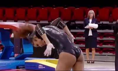 Michigan State’s Nikki Smith 💚🤍🍫 🔥