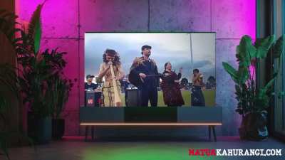 Confused Maori plays digeridoo in pre-game ceremony - Sponsored by KFC