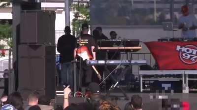 Travis Scott kicks out cameraman working for Summer Jam at Summer Jam concert (2015)