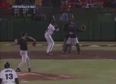 Barry Bonds in disbelief after realizing he’s getting intentionally walked during the bottom of 9th, with bases loaded, two outs, and down by 2..