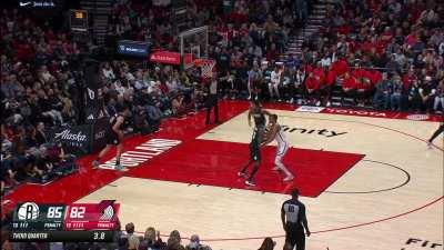 [Highlight] Watanabe hits the corner three to close the third quarter with a 14-0 run for the Nets