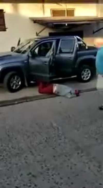 CONURBANO: PANADERO LE QUITA ARMA A DELINCUENTE, MATA A UNO Y LINCHAN A OTRO