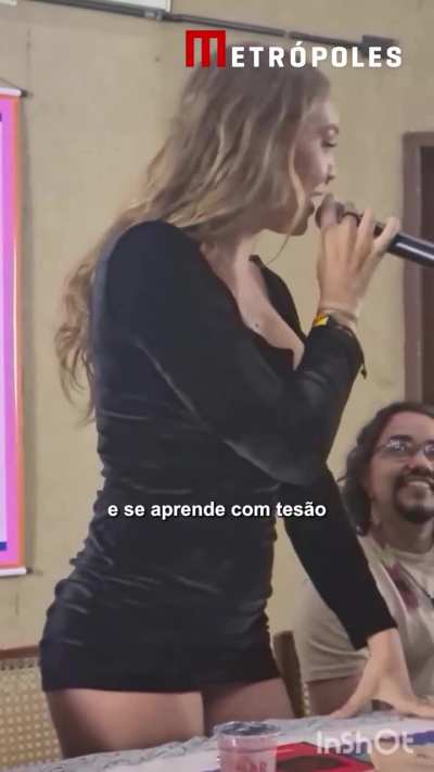 (Conteúdo adulto) Dança erótica ensina? Cantora de “A Travestis”, Tertuliana Lustosa protagoniza dança erótica durante palestra na Universidade Federal do Maranhão UFMA. 18+