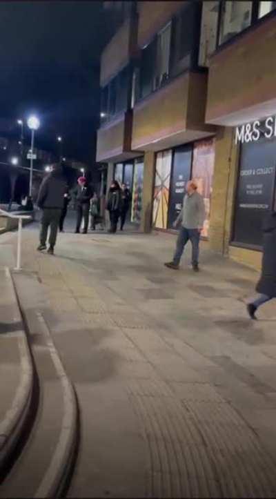 4 minutes of utter entertainment.