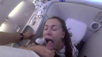 Quick fuck at the lavatory 🤭 [GIF]