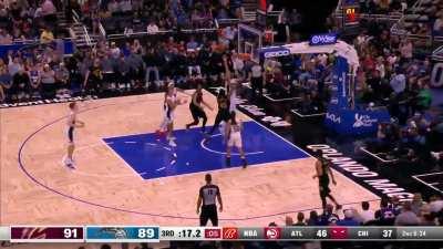 [Highlight] Donovan Mitchell gives Suggs the work with the nasty upfake