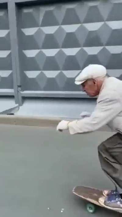 когда у тебя есть бабушка, которая получила пенсию