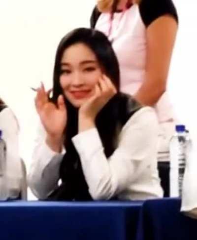Gahyeon waves at you