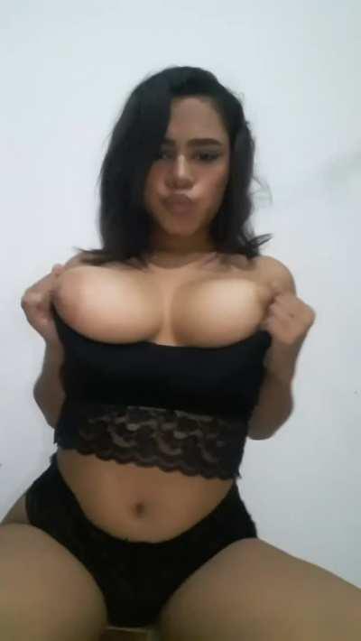 Good Morning I hope my Boobs makes your Weekend better🥰