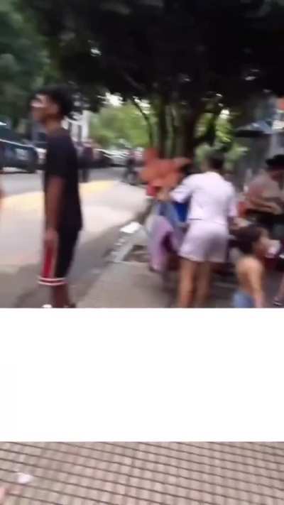 Porteños ponen pelopincho en medio de la calle y cae la policía..