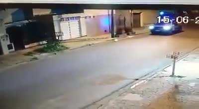 Argentinean police versus a yellow balloon