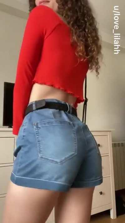 Being 5'1 I admit that sometimes reaching top shelves can be hard but I try to make it a little more fun by wearing this top.. ;)