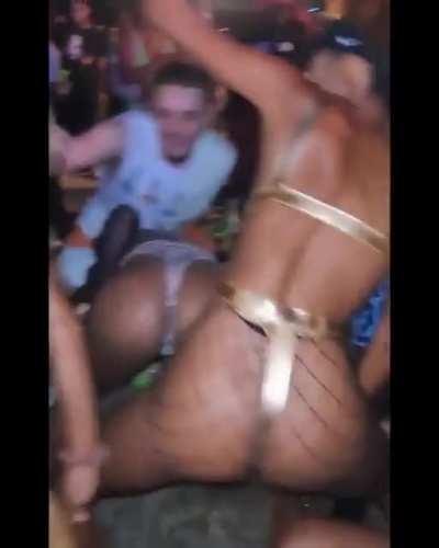 The gurl that lifted it is the real 🐐