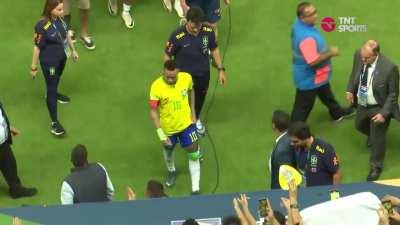 Jogaram pipoca no neymar 