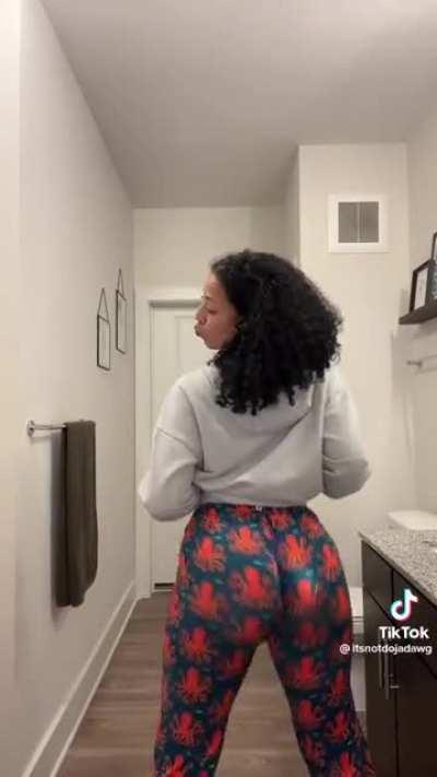 Soft & Jiggly No.582 (Wooow)😍🍑