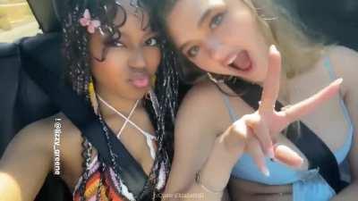 Riele Downs (Henry Danger) & Lizzy Greene (Nicky, Ricky, Dicky & Dawn) cute in a car