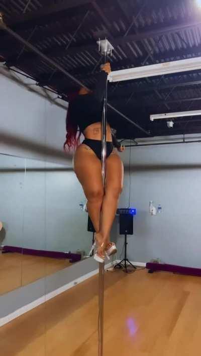 Now tell me this isn’t one of the greatest videos you’ve seen this month?!?!? 🤯😱😍🤩🍑😤