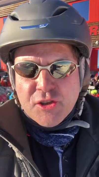 Die Bundesanwaltschaft wird ziemlich sicher von Amtes wegen gegen ihn ein Strafverfahren eröffnen, da in diesem tollen Video mehrere ehrverletzende Aussagen & auch noch eine Drohung gegen eine Magistratsperson geäussert wird. Was für ein Vollpfosten!