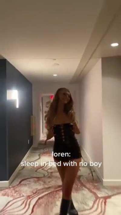 Cumslut just couldn’t help herself in vegas