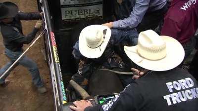 Bull rider gets his leg snapped