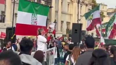 Shahi supporters attack Tudeh for not waning a king 😂