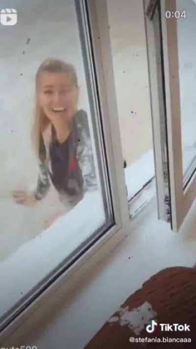 HMC while I try a tiktok trend