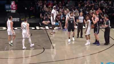 [Highlight] Blake Griffin steps over Thanasis