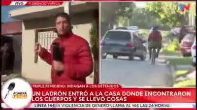 Un individuo entró en la escena del crimen del triple homicidio y se fue al poco tiempo