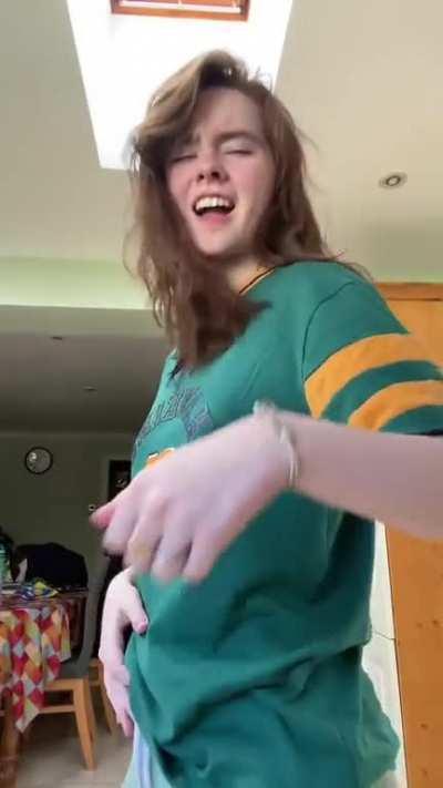 love seeing her shake it