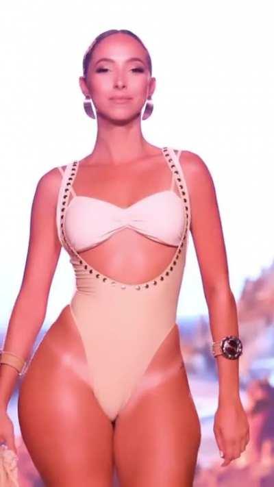 Beatriz Corbett (@beatrizcorbett)