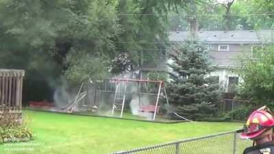 Fogo no parquinho (literalmente)