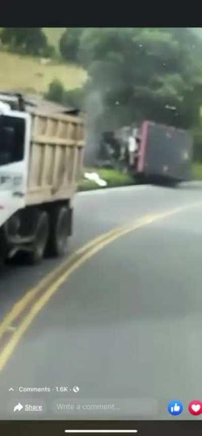 Truck driver forced to bail out from truck due to brake failure but the truck still hit a taxi and killed 4 people