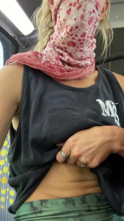 I definitely made eye contact with the bus driver after this 🙈