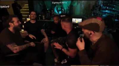 elraen massaka yayını izleyerek massakanın aslında ne kadar barzo ve yobaz olduğunu görebilirsiniz 2 kas yaptı diye memeleştirip ünlü ettiğiniz adamlara bakın medeniyetten uzak saygısız herifin teki cordi çekinmiş utanmış bi şey diyememiş cordiye nasıl üs