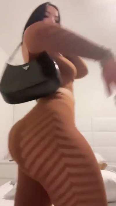 Woe Alexandra (@yawoesenpai)