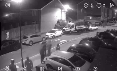 Masked teenagers attack a home in Plumstead