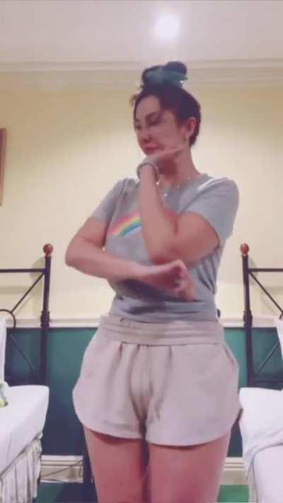 Maureen Larrazabal Nips