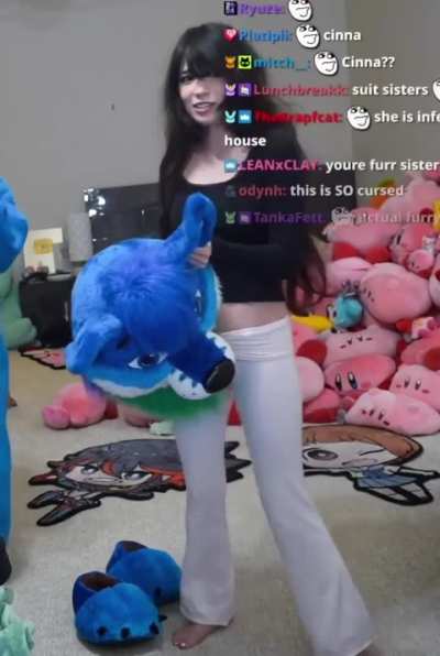 Emiru trying on her fur suit w/ Cinna & Rosii - July 2025