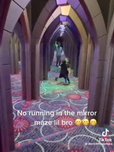 let's sprint in a mirror maze !