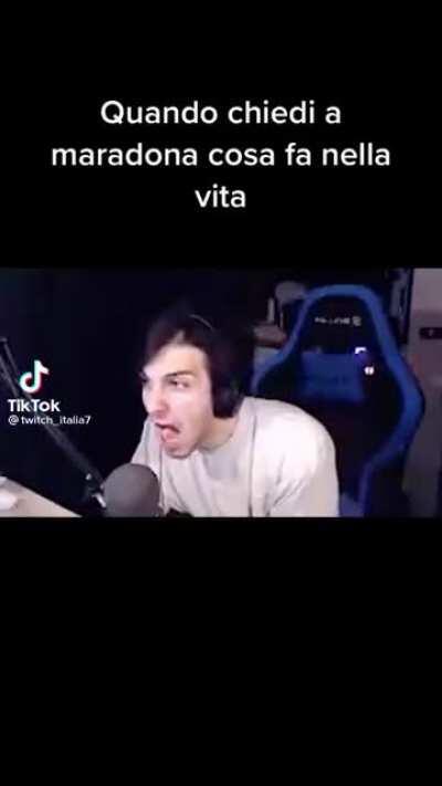 Maradona ma che ca🅱️🅱️o fai?