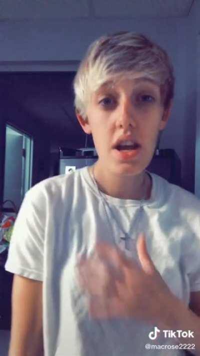 Off brand Ellen about to make me act up