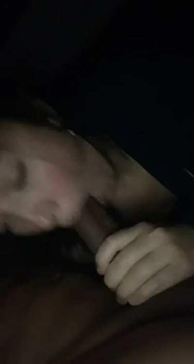 Young snowbunny giving head