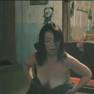 MILF Anna Krotoska nude plot in 'Holiday'