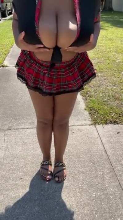 Good morning Daddy, HAPPY FREAKY!!!🥳 and also HAPPY LIVE STREAM DAY(On Onlyfans)🥳. I'll be live today at 10 pm EST and then doing privates after 12 pm EST. See you there 😘 ALSO, ☺️ Ask about my public video 🤫