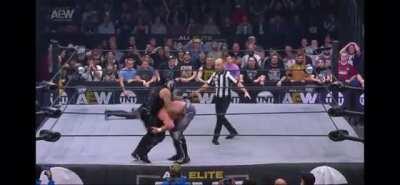 Kenny Omega/Hangman Page & The Lucha Bros with an insane exchange popping the crowd at AEW Dynamite (02.19.2020)