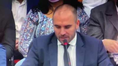 Vos rindiendo un final