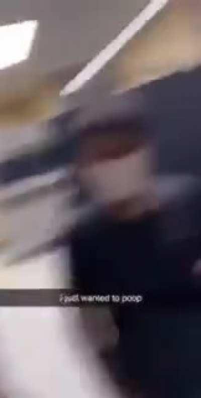 Ya no se puede ni cagar en santa paz